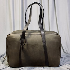 Handcrafted Top Grain Leather Weekender Bag: Retro Travel Overnight Bag