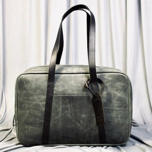 Handcrafted Top Grain Leather Weekender Bag: Retro Travel Overnight Bag