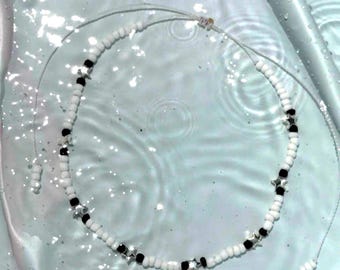 Hematite Star Necklace – Black & White Beaded Celestial Choker – Minimal Star Jewelry – Y2K Gothic Aesthetic – Everyday Wear Necklace