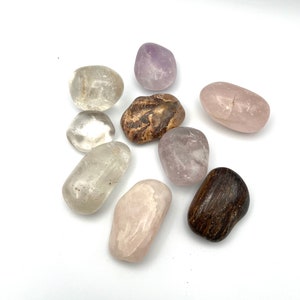 Large Tumbled Crystal Gemstones, palm stone, worry stone, clear quartz, chevron amethyst, amethyst, bronzite, rose quartz afbeelding 1