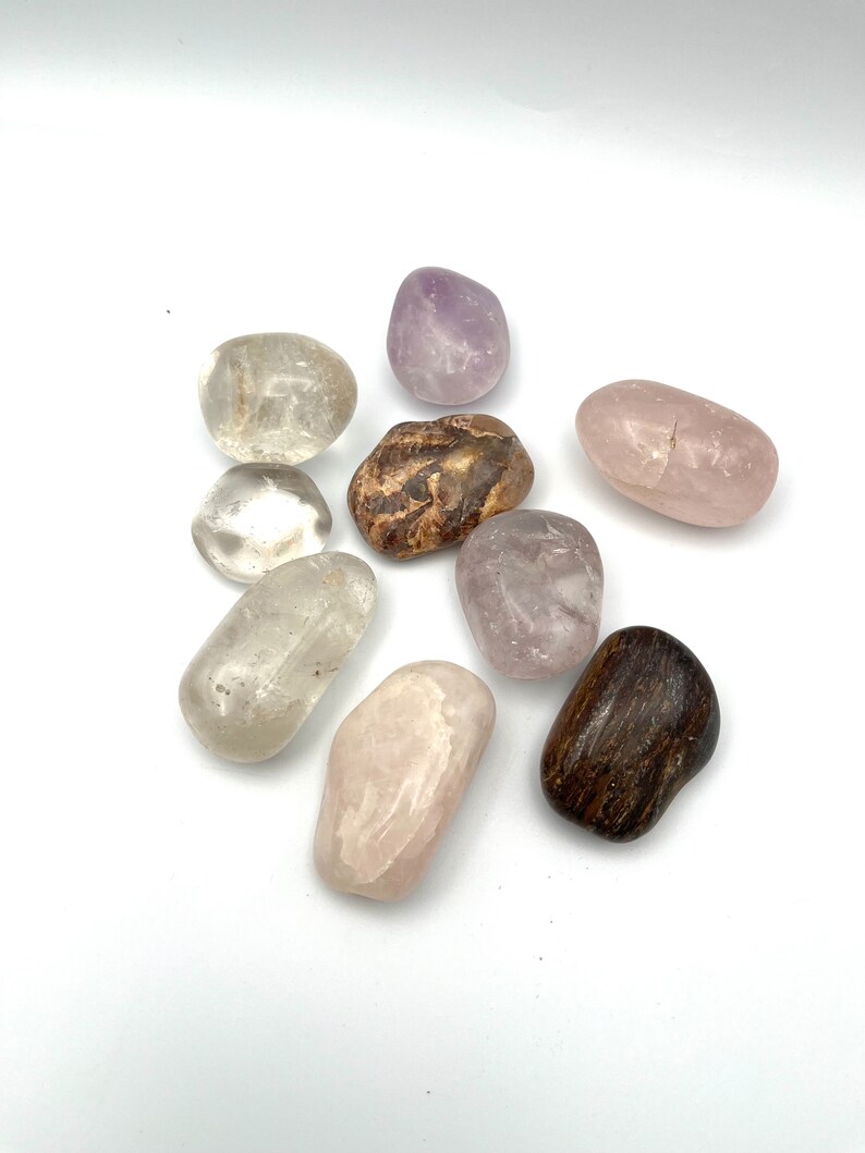 Large Tumbled Crystal Gemstones, palm stone, worry stone, clear quartz, chevron amethyst, amethyst, bronzite, rose quartz afbeelding 1