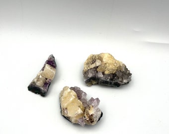 Pièces de géode d'améthyste avec calcite et inclusions, cristal améthyste améthyste violette