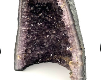 Grande cathédrale de géode d'améthyste, grappe de géode d'améthyste, améthyste violette avec pièce de collection druzy