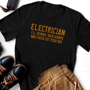 Elettricista, ti toglierò i pantaloncini e controllerò la tua scatola, maglietta divertente, maglietta unisex a maniche corte