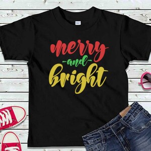 Camiseta navideña alegre y brillante, camiseta navideña, camiseta navideña divertida, camiseta navideña familiar, camiseta unisex de manga corta