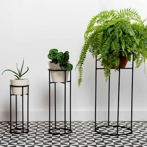 Metalowy stojak na doniczki: nowoczesny uchwyt na doniczki do użytku wewnątrz i na zewnątrz