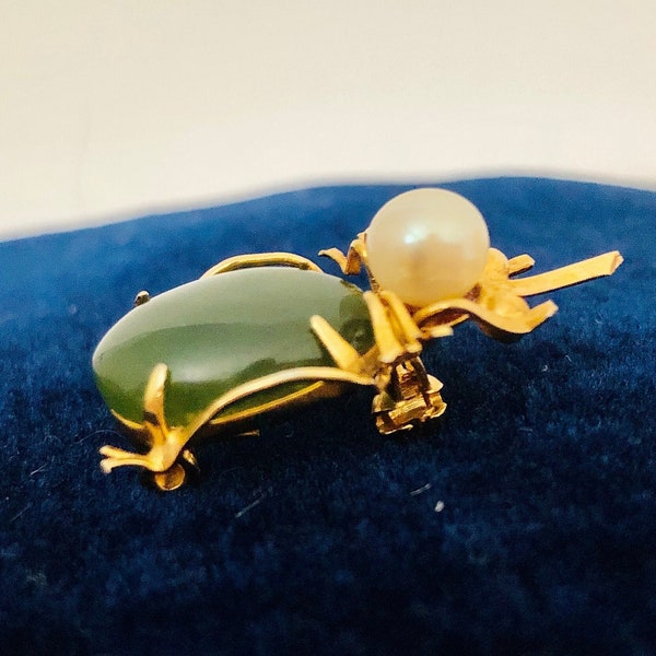 Vintage japanese Jade and Pearl Gold Plated Spider/Beetle Brooch