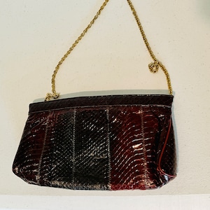 Bolso clutch vintage de piel de serpiente con cadena