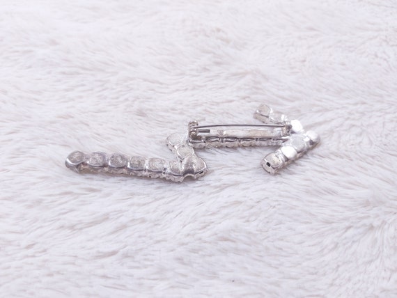 Vintage rhinestones Arrow brooch, clear crystal b… - image 4