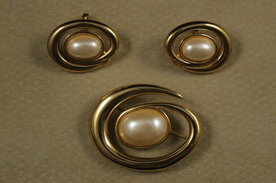 Monet brooch and earrings set, Monet jewelry set,
