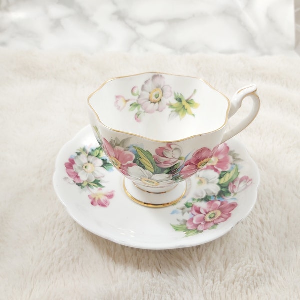 Queen Anne Tea Cup and saucer, Fine Bone china floral pattern, Vintage tea cup and saucer, Decoration for living room, Collectible tea cups