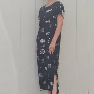 Vintage 90s Pattern Black Shift Short Sleeve Maxi Dress