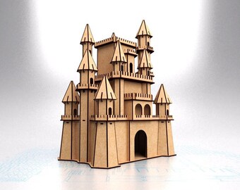Può includere: Un modello di castello in legno con più torri e una struttura centrale. Il castello presenta un grande ingresso ad arco e diverse finestre più piccole. Il modello è realizzato in legno marrone chiaro e ha un design dettagliato.