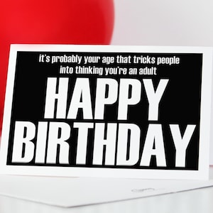 Biglietto d'auguri divertente stampabile. Probabilmente la tua età. Biglietto di buon compleanno, biglietto di auguri con download istantaneo, biglietto vuoto, biglietti scaricabili, PDF