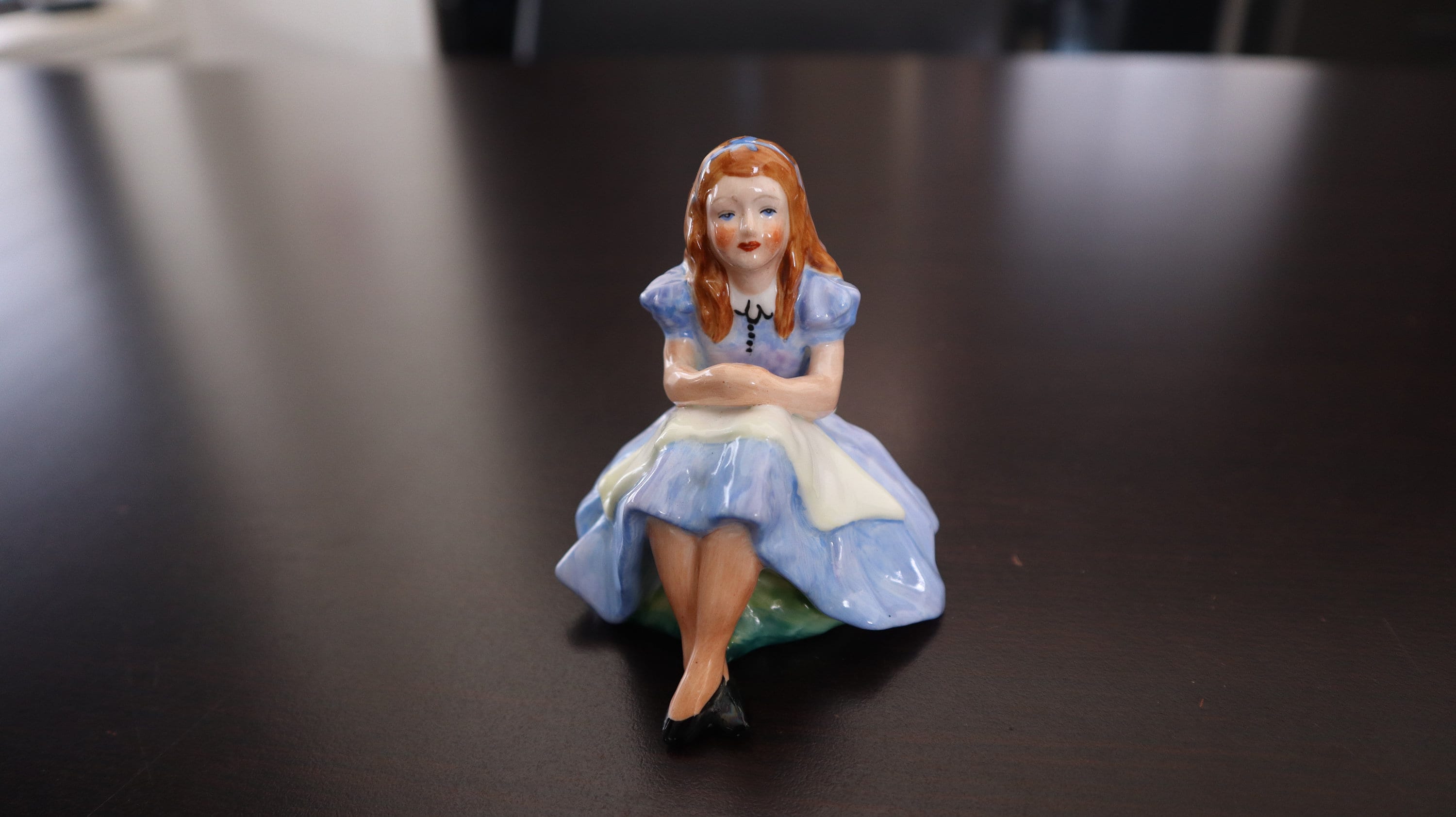 Vintage Disney Alice in Wonderland Sitting Alice & Cat Porcelain Figurine  RARE