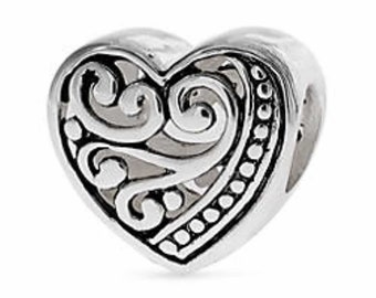 Charm original de corazón texturizado con filigrana y volutas oxidadas en plata de ley estilo Pandora CHARM-03