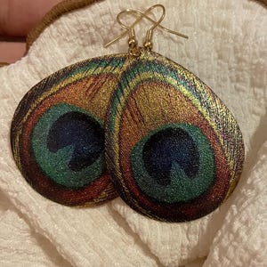 Strut Your Stuff Peacock Feather Print Teardrop Earrings ER-345