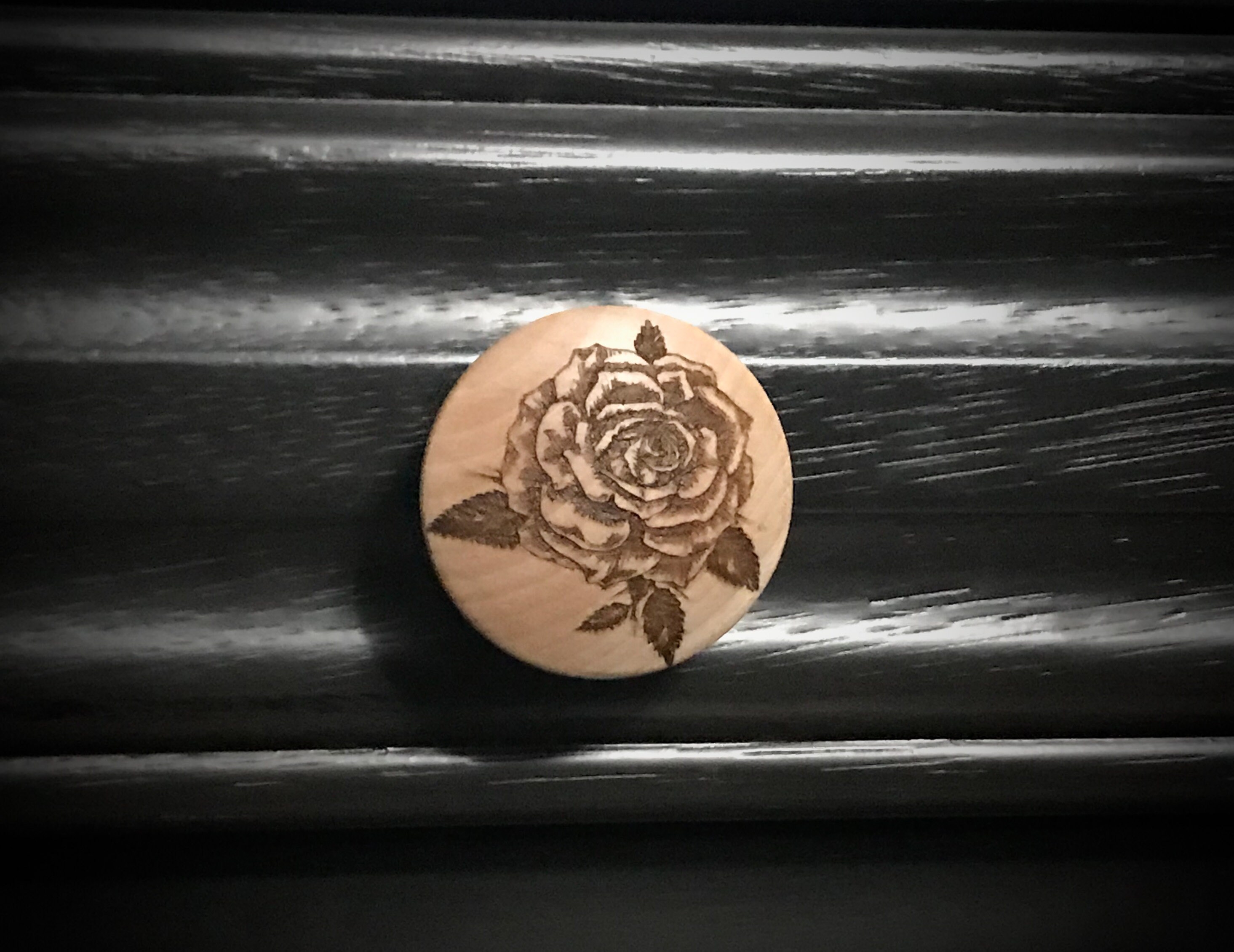 Flor de rosa grabado por láser perilla de la puerta del | Etsy