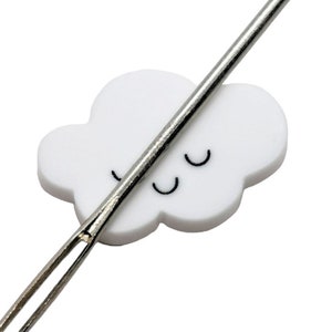 Little Smiling Cloud Needle Minder