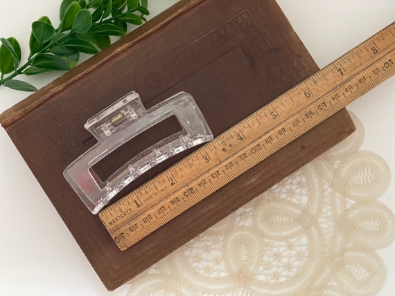 19 Claw Clip Hairstyles Ideas: Stunning Looks to Try Today