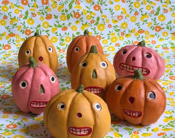 Mini citrouilles en papier mâché