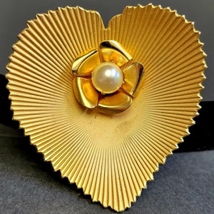 Vintage Gold Heart Pearl Brooch Classic Romantic Jewelry, Classic Brooch,Romantic Brooch, Heart Brooch