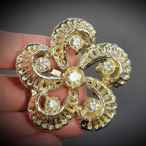 Vintage 80s Large Crystal Flower Brooch, gift for 25 year old daughter, crystal jewelry, crystal brooch, gift ideas