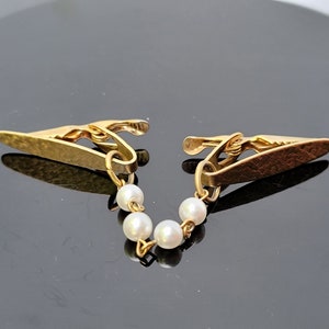 Vintage Gold Collar Clips With Pearl Chain, Single Chain Brooch for Women,Gold tone faux pearl collar pin with chain,Collar clips for women