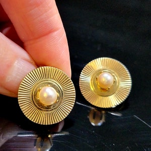 Small gold texture pearl clip on earrings,pearl clip on earrings, clip on pearl earrings,clip on wedding earrings pearl,50th birthday gift