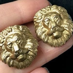 ゴールドライオンフェイスクリップオンスクリューバックイヤリング、ライオンイヤリング星座、動物イヤリング、雌ライオンイヤリング、ライオンヘッドイヤリング、