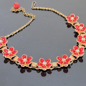 Small red enamel daisy necklace with rhinestones, daisy necklace choker,daisy necklace vintage,daisy flower necklace
