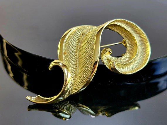 Large Vintage Gold feather brooch,Leaf Brooch,Fal… - image 1