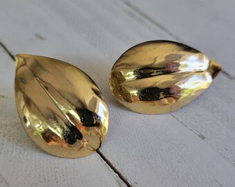 Napier Gold Tone Leaf clip on Earrings, Napier earrings gold, leaf shape earrings, antique screw back earrings