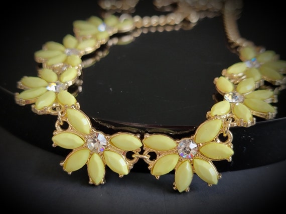 Lemon beaded daisy necklace with rhinestones, dai… - image 3
