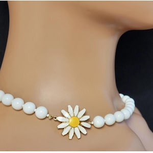 Daisy Choker Necklace | White Beaded Flower Pendant | Handmade Cottagecore Jewelry | Cute 90s Style Choker