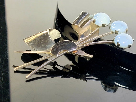 Oversized gray lucite flower brooch pin,exquisite… - image 9