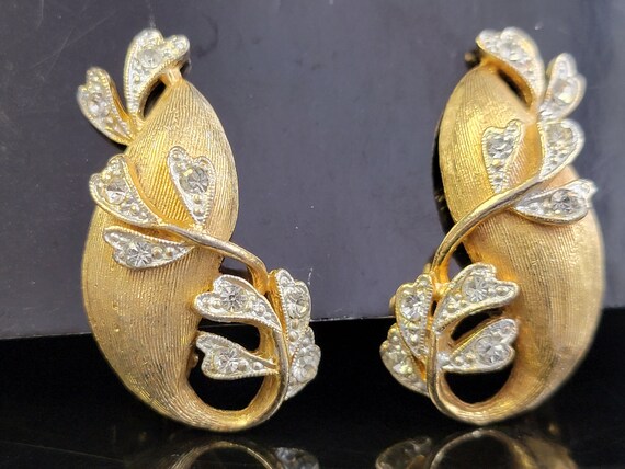 Antique BSK Gold Rhinestone clip-on earrings,desi… - image 8