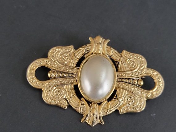 Vintage Gold Bar Cabochon Pearl Brooch, Gold Text… - image 1