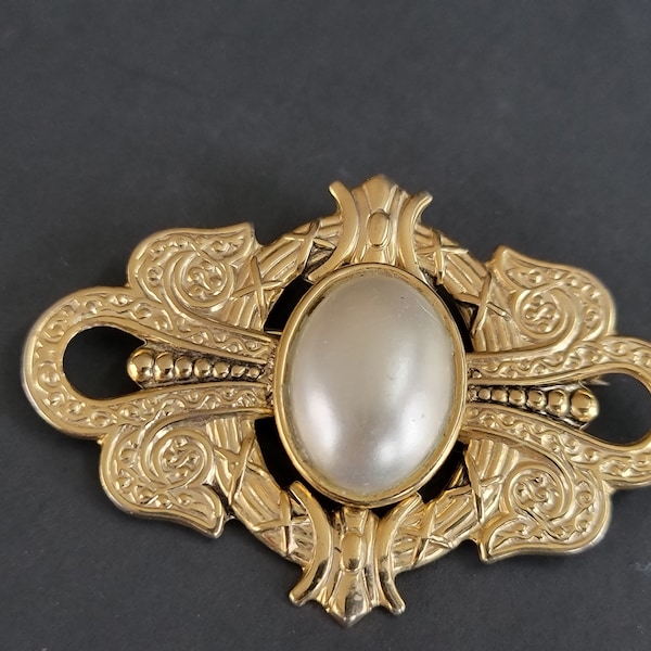 Vintage Gold Bar Cabochon Pearl Brooch, Gold Texture Filigree Pearl Brooch,Large Pearl Victorian Style Brooch,Great grandma gift