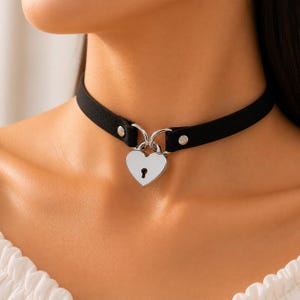 Silber Ton Herz Schloss Choker, Schwarzes Kunstleder Band, Inklusive Schlüssel
