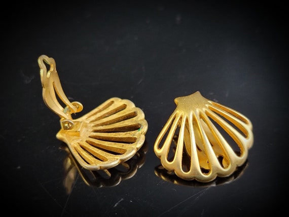 Gold filigree shell clip on earrings,clip on shel… - image 8