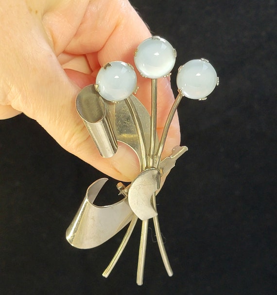 Oversized gray lucite flower brooch pin,exquisite… - image 1