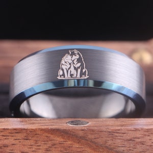 Wolf trouwring, huilende wolf trouwring, mannelijke en vrouwelijke wolven knuffelen ring, wolf sieraden, wolf minnaar ring, wolven voorstel ring