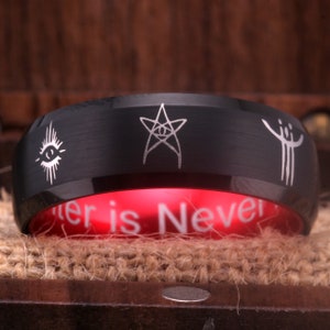 Zwarte ring rode ring door bloed gedragen jager runenring zwart wolfraam met rode binnenkant ring game ring A Hunter is Never Alone ringgames Funs