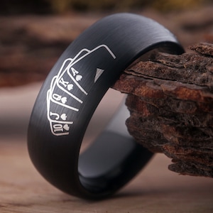 Anello per carte da gioco Anello per picche Anello per dadi Fede nuziale Anello in tungsteno nero Anello regalo per anniversario Carta per incisione gratuita Gioielli da gioco