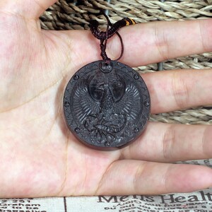 Amuleto de massagem de madeira natural sem costura feito à mão, pingente de madeira de bolso antiestático, pingente esculpido estilo águia e escorpião