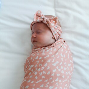 Cheetah Baby Swaddle Blanket, Cheetah Print Baby Swaddle Set, Stretchy Knit Blanket, Bow and Swaddle Set, Newborn Blanket, Baby Girl Swaddle