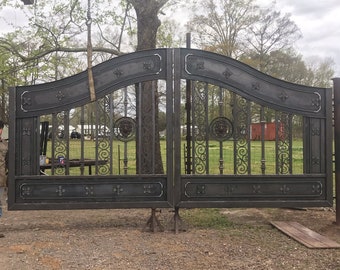 Driveway /Estate gates / wrought iron “The New Yorker Gate”