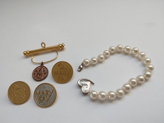 4 Pc Lot Vintage Mary Kay Jewelry 7 Pearly Heart Bracelet Award Pins and Pendant