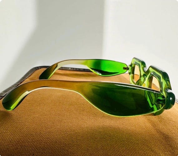 Rectangular Green Rétro  Sunglasses - image 3